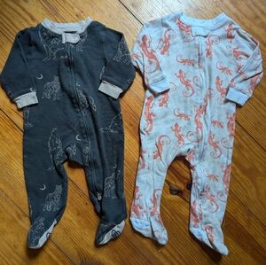 Burt's Bees 3-6 Month Footies - Wolf Howling At The Moon and Lizard Design